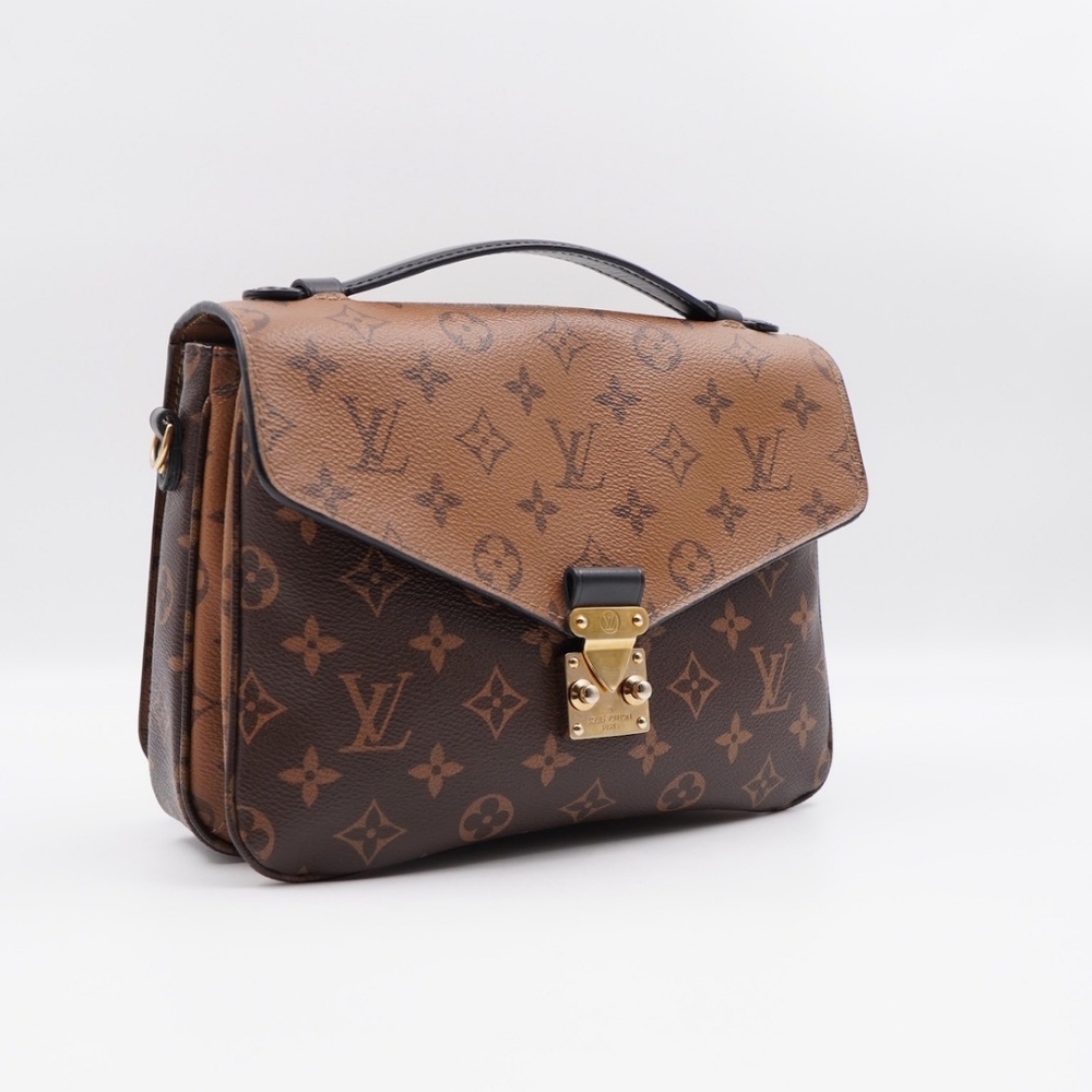 CF01 💟 Louis Vuitton Reverse Monogram Pochette M… - image 7